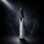 Pyroblade Apex stormlighter i modellen grå. Designet for norske forrhold med både vind, regn og kulde i tankene.
Testvinner å utkonkurrerertil og med  Primus Power Lighter.
Testet ned til 20 minus grader