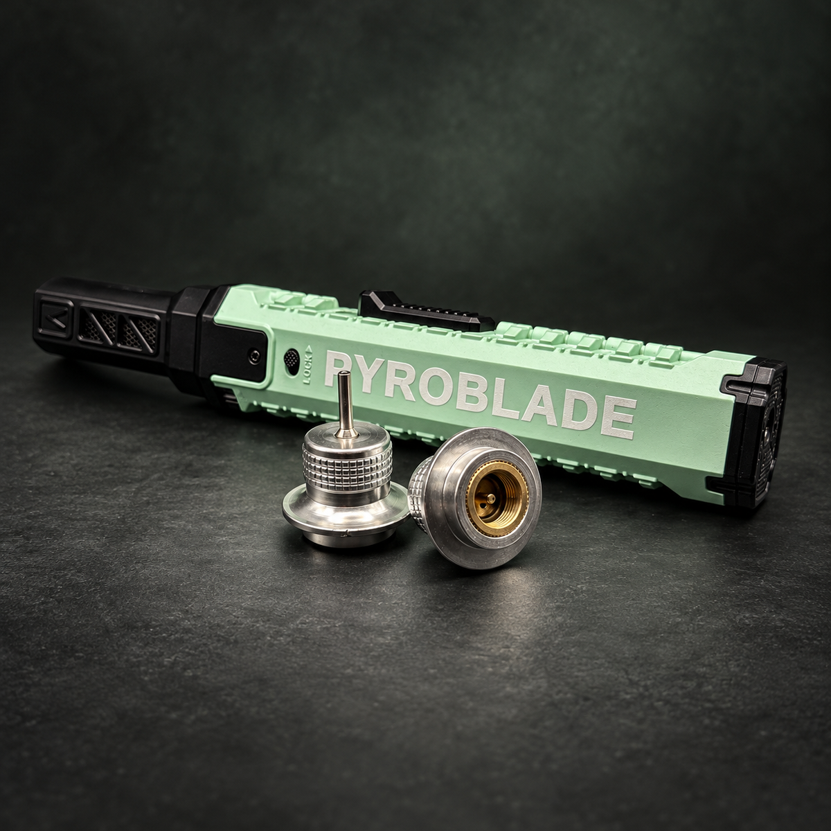 Pyroblade Apex Glowing Green Limited Edition vist med ReFuel-adaptere