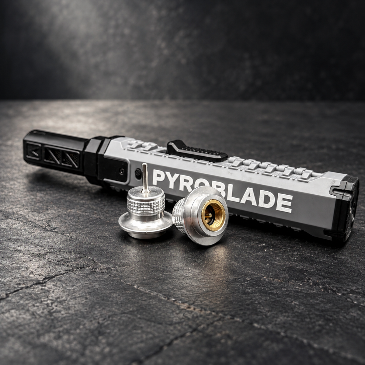 Pyroblade Apex Gray Edition vist med ReFuel-adaptere